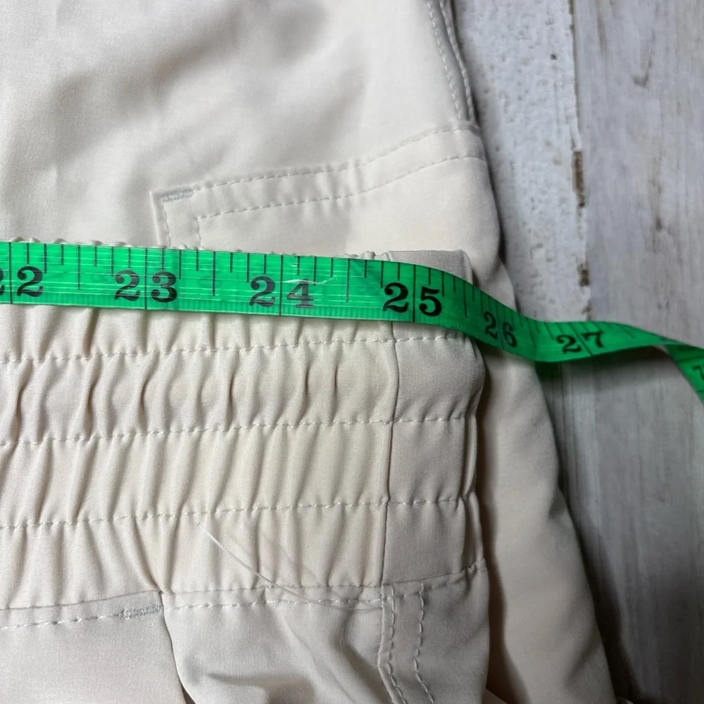 Old Navy Strechtech Lightweight Jogger Womens Cream Cargo Pants 3X & 4X - Picture 5 of 16